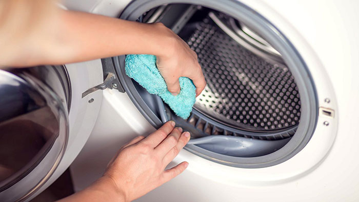 از بین بردن کپک ماشین لباسشویی با سرکه